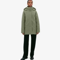 Dame Madou Jakke Moss