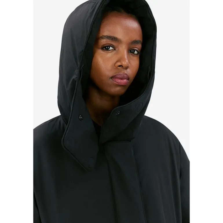 Dame Saira Jakke Sort