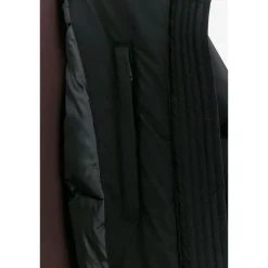 Dame Saira Jakke Sort