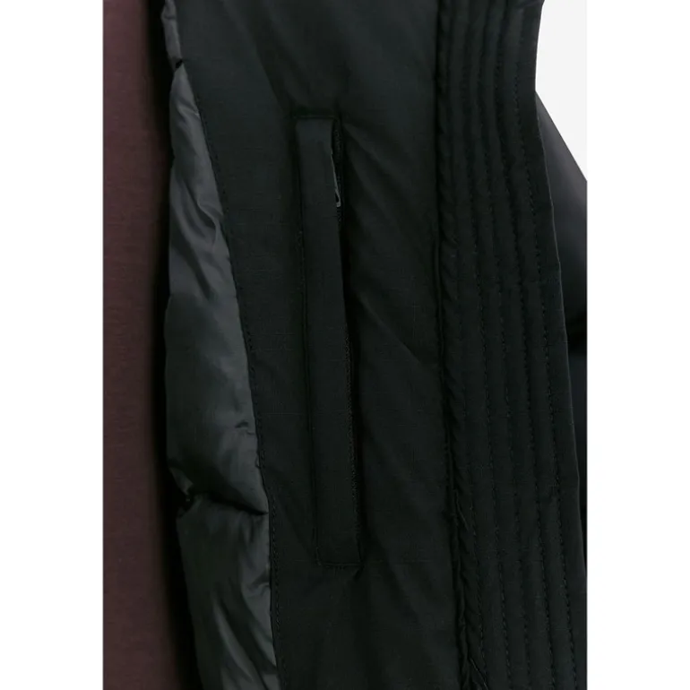 Dame Saira Jakke Sort