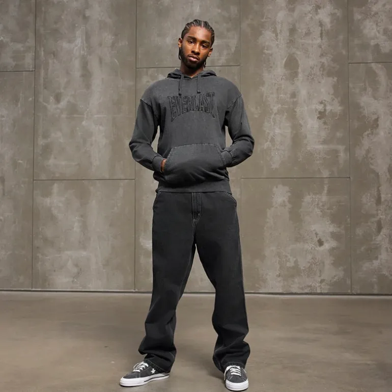 Vasket broderet hoodie sort skønhed